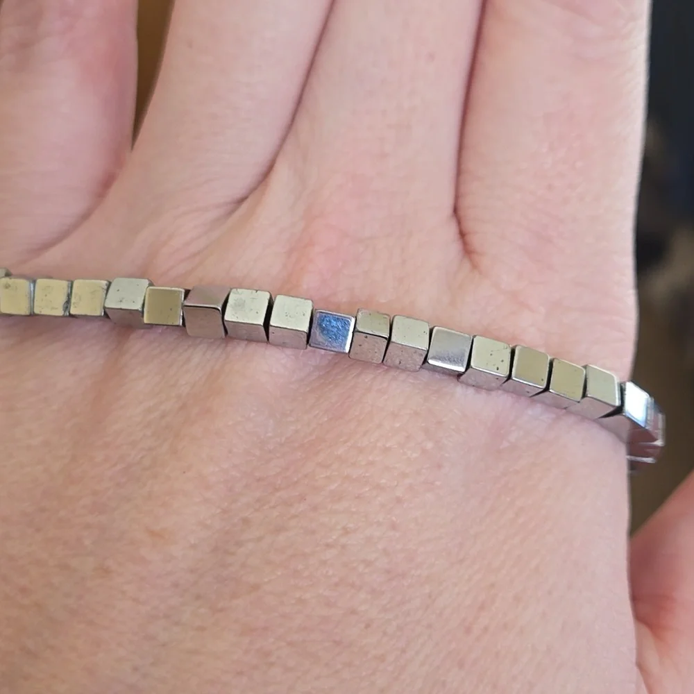 Hemitate Square Little Gemstones. B020 - Picture 2 of 3
